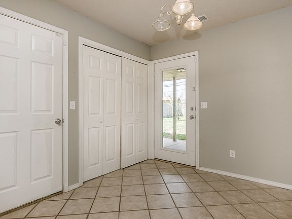 4th image of 1000 Ketler St
