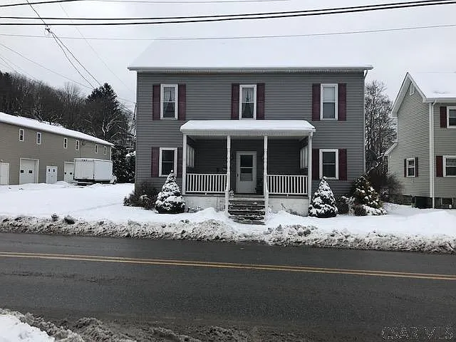 706 Main St photo 1