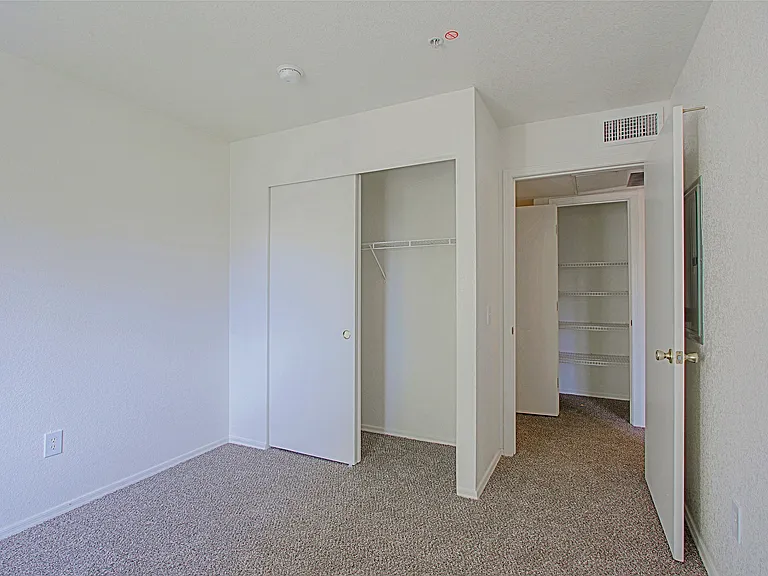 Villa Serena Apartments — Photo 16
