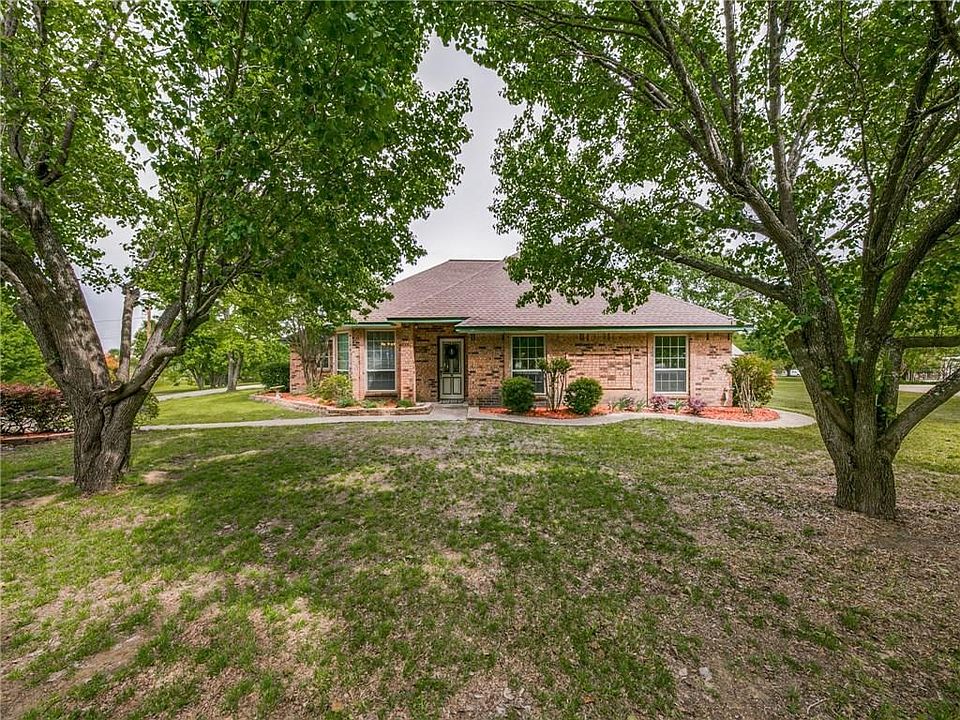 1st image of 15562 Brookhollow Cir