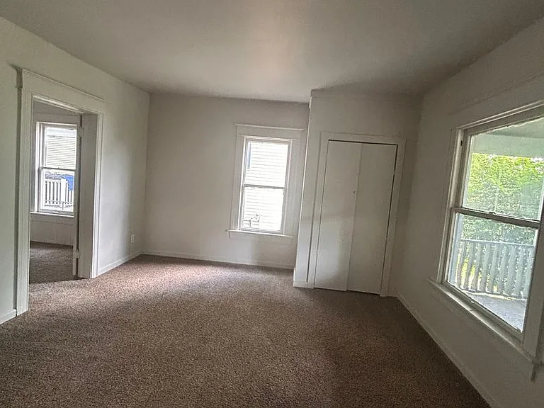 3006 Thompson Ave — Photo 2