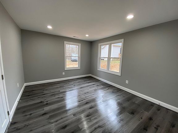 4th image of 11907 Hilltop Dr