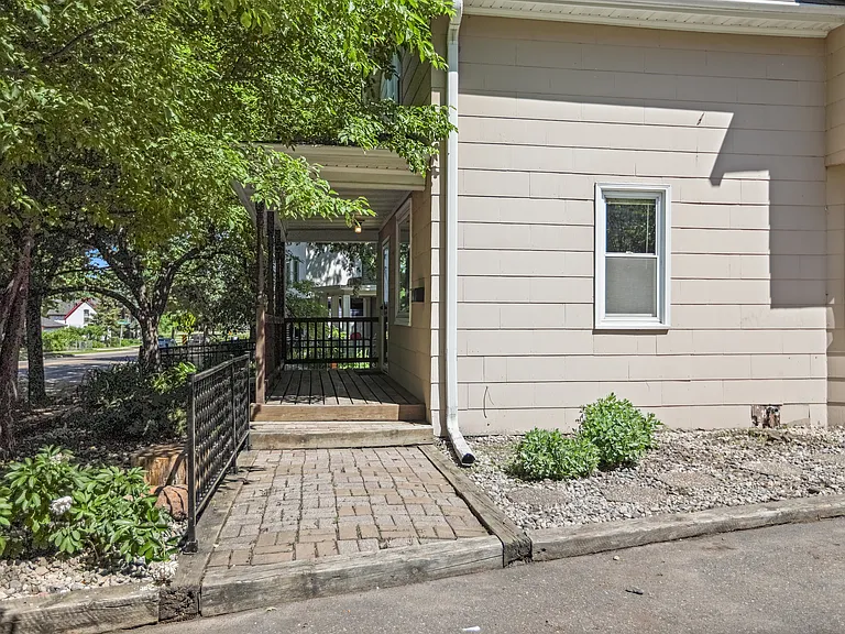 882 Raymond Ave — Photo 6