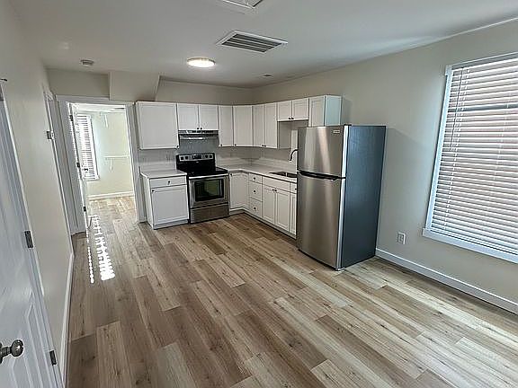 4th image of 1429 E Sevier Ave