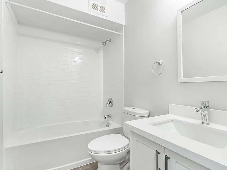 25 Lorne Ave #304 — Photo 13