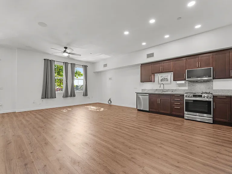 228 S San Dimas Ave — Photo 1