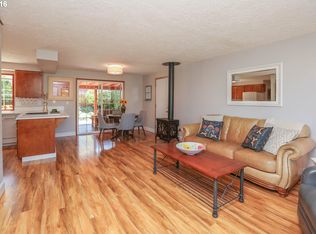 15896 NE Holladay St, Portland, OR 97230