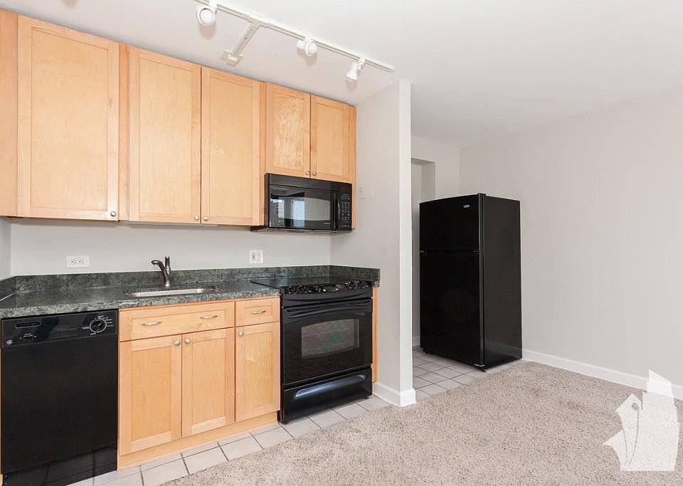 1st image of 447 W Wellington Ave #5B
