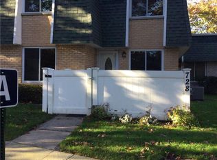 728 Blue Ridge Dr, Medford, NY 11763