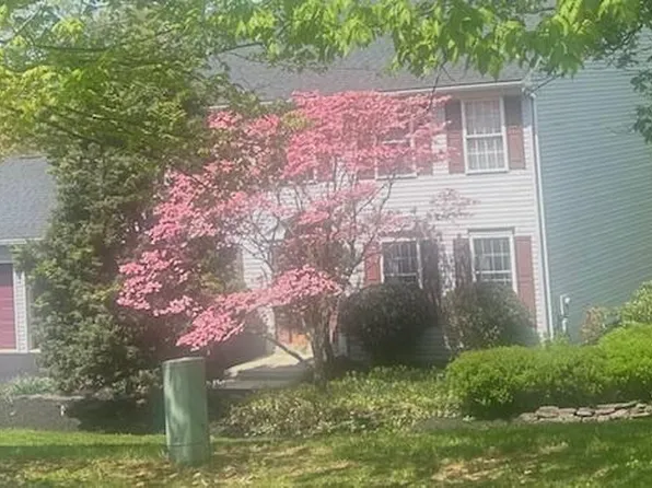 20 Maple Shade Ln, Fleetwood, PA 19522