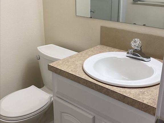 4th image of 9428 Ravenna Ave NE #104