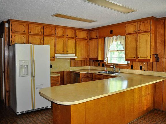 3rd image of 1446 Blacksburg Hwy