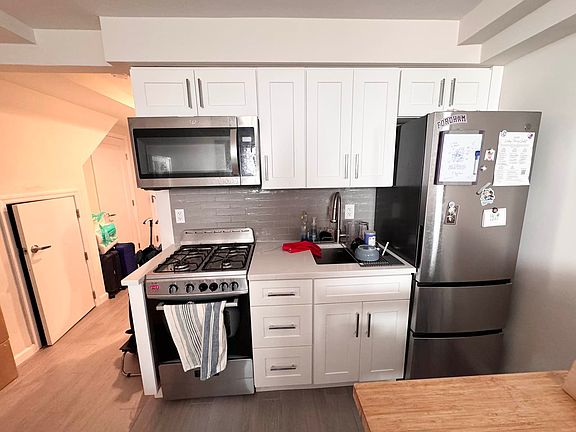 3rd image of 2060 29th St #1
