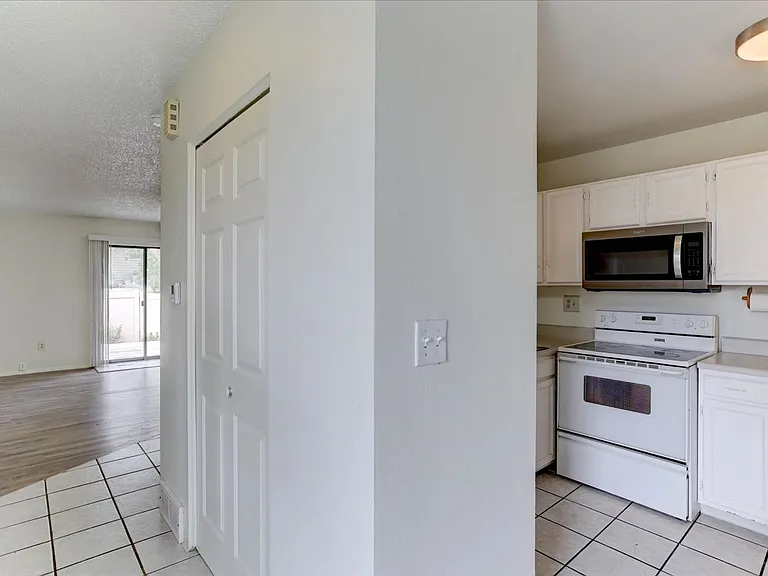 2033 Gyros Cir #166 — Photo 5