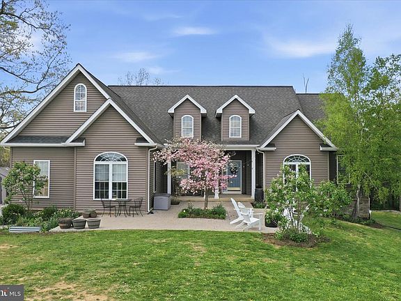 2nd image of 201 Liberty Ln