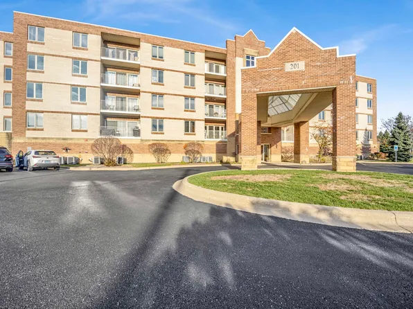 201 W Brush Hill Rd Unit 103, Elmhurst, IL 60126