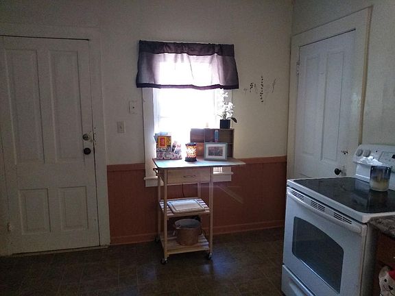 4th image of 923 N Ave NE