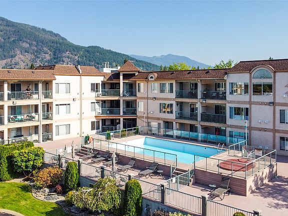 5th image of 1002 Riverside Ave Unit 111