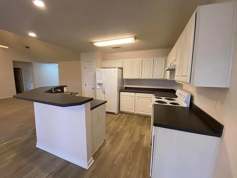 6728 Leisure St — Photo 11