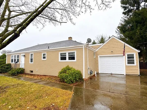 85 Hilton Ave E, Riverside, RI 02915