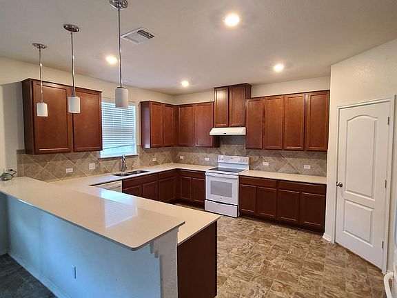 2nd image of 132 Everglades Ave