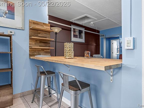 4th image of 211 N Main St APT 1