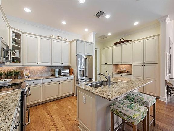 5th image of 9116 Isla Bella Cir