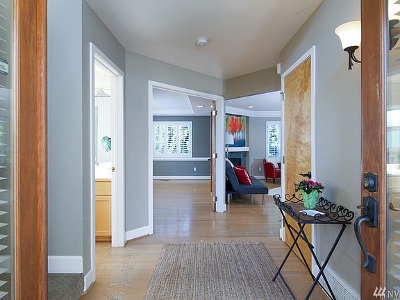 4th image of 442 4th Ave S