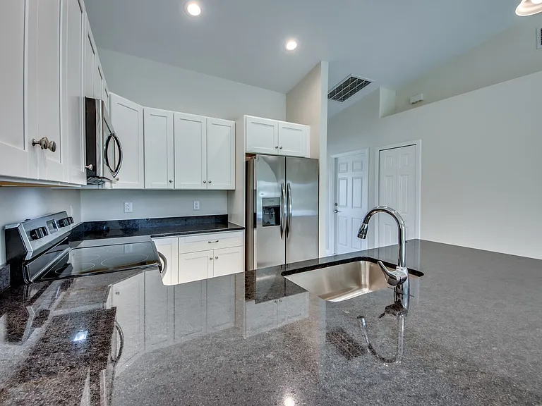 3419-3421 SW 15th Pl — Photo 32