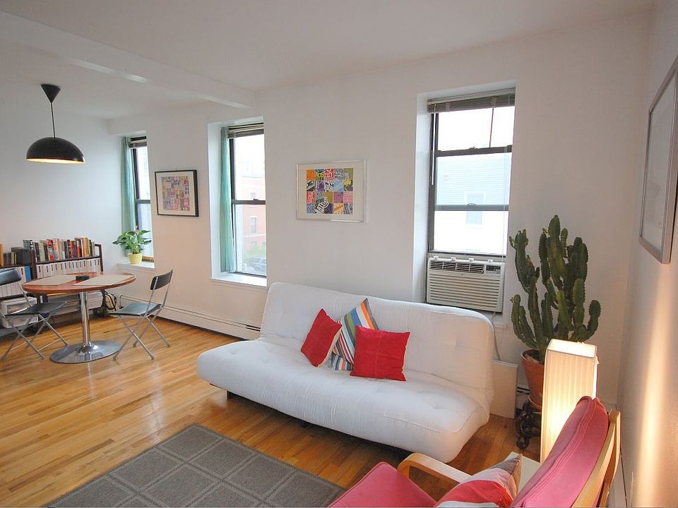 2nd image of 147 S Oxford St APT 3D