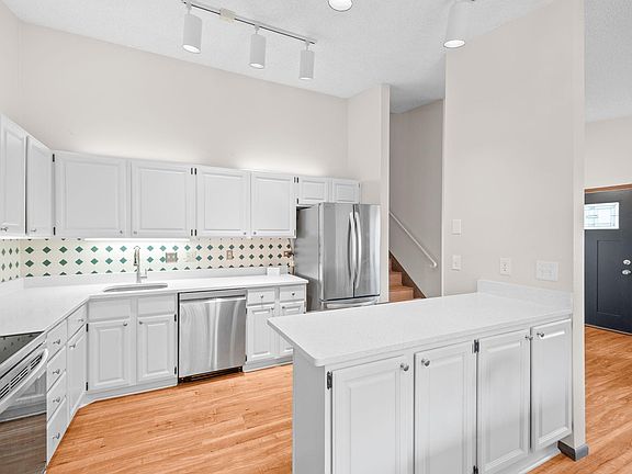 5th image of 2241 Country Ln