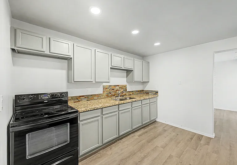 2045 E Orange St — Photo 9