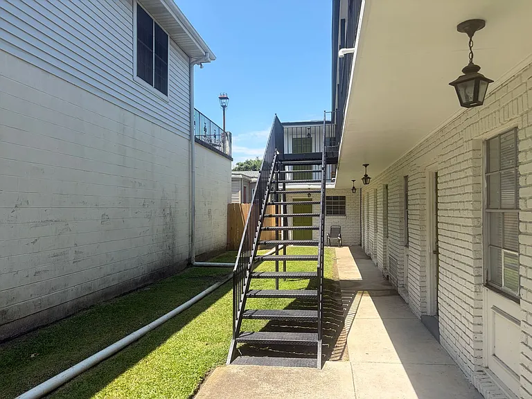 2639 Dreux Ave — Photo 6