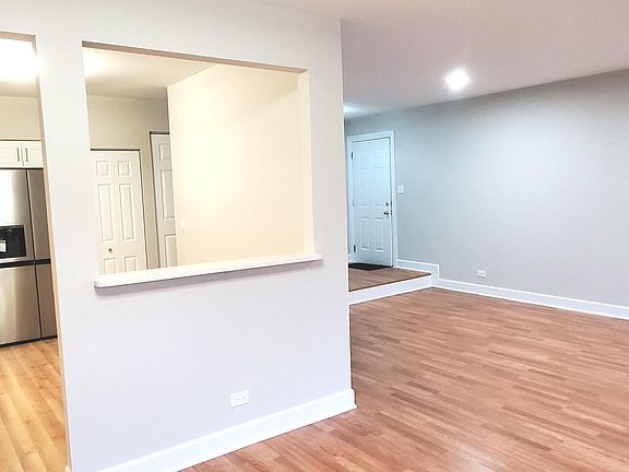 4th image of 232 Winding Oak Ln #25