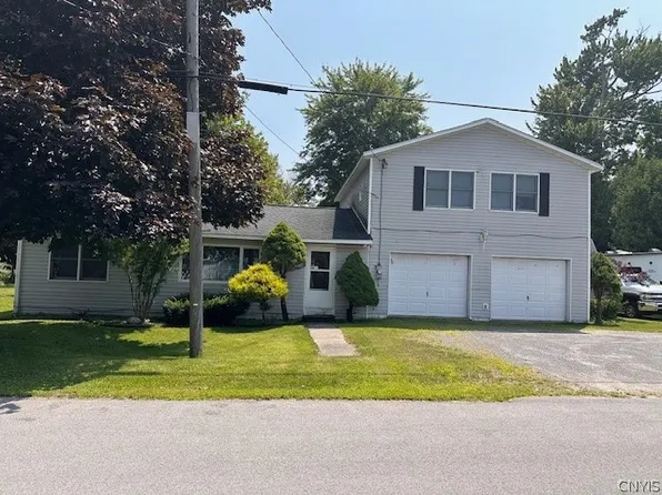 9112 Beach Rd, Canastota, NY 13032