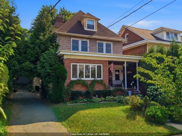 82 W 34th St, Bayonne, NJ 07002