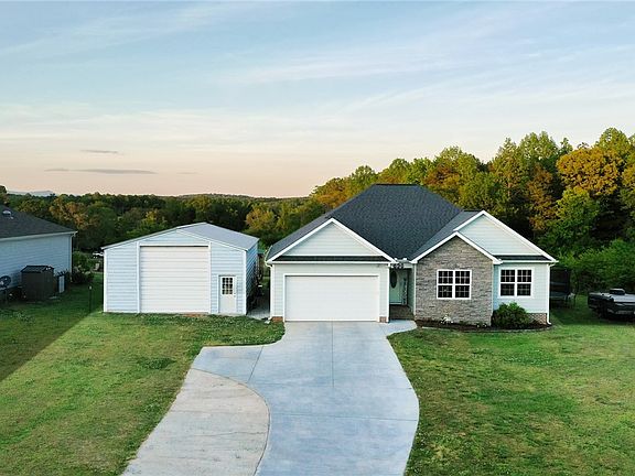 2nd image of 696 Mount Olivet Rd