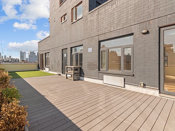5th image of 324 Grand St Unit Penthouse