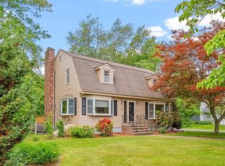 2 Hollow Tree Ln, Methuen, MA 01844