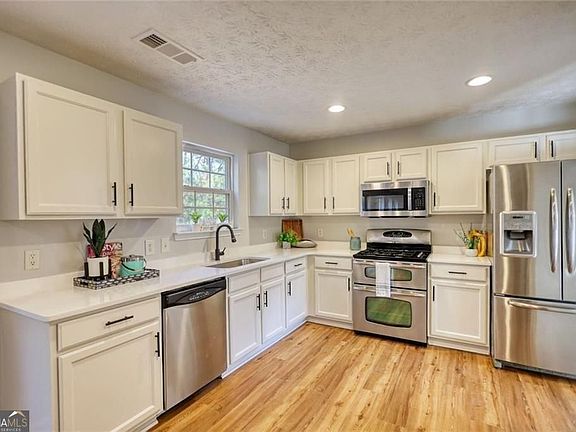 3rd image of 1328 Blazing Star Rd SE