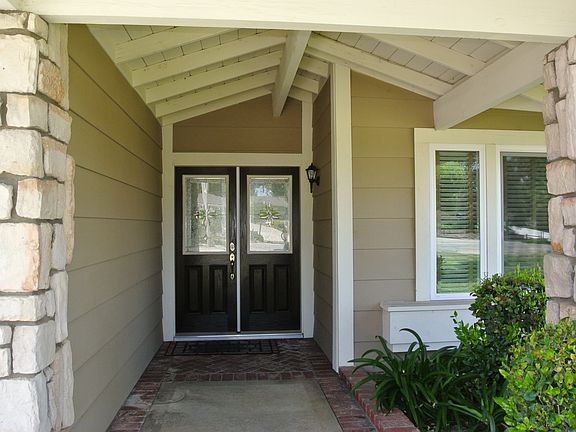 3rd image of 3940 Oakridge Cir