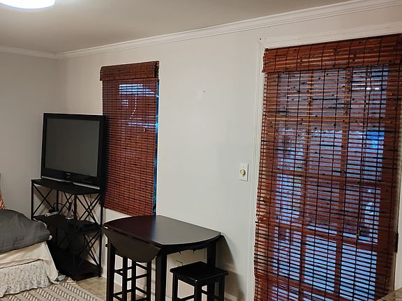 4th image of 928 Francis St #1