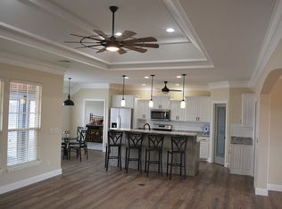 701 E 9th St, Grove, OK 74344