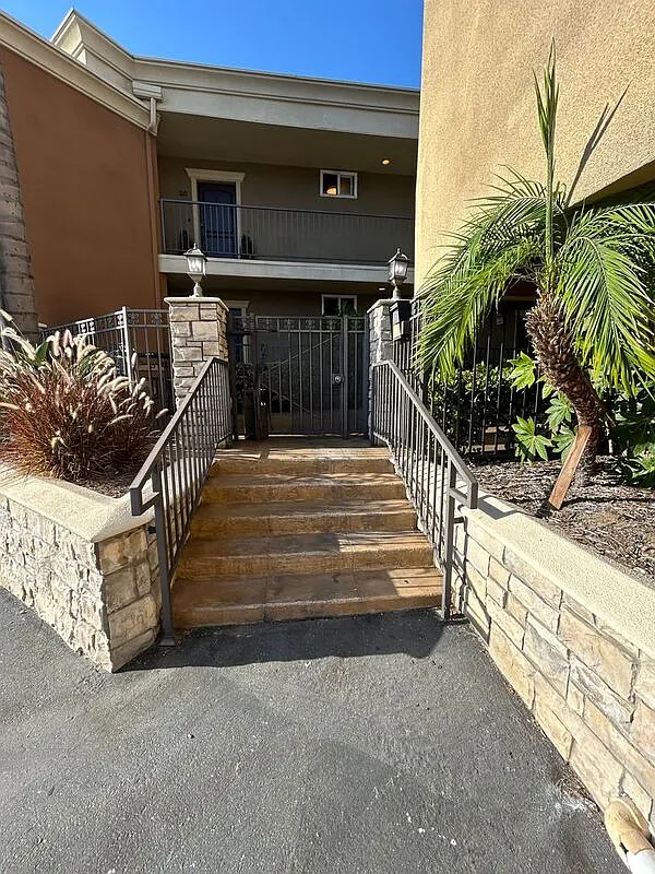 1 bed, 1.0 bath, 686 sqft, $2,050 — Photo 1