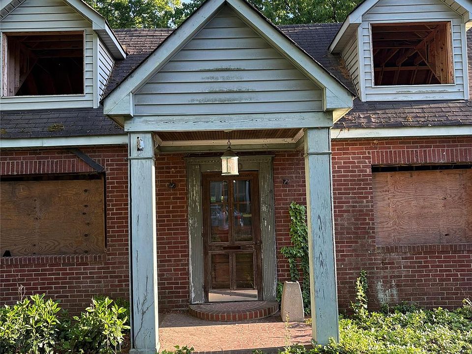 2nd image of 1800 Mecklenburg Ave