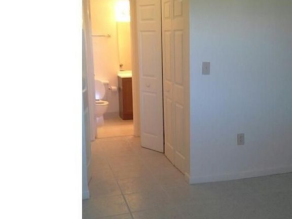 4th image of 9949 Nob Hill Ct #9949