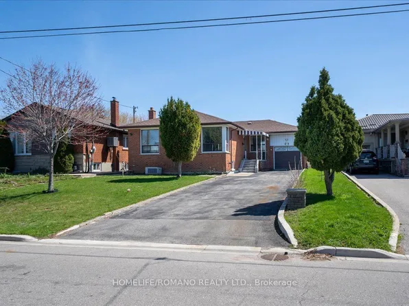 77 Tavistock Rd, Toronto, ON M3M 2N8