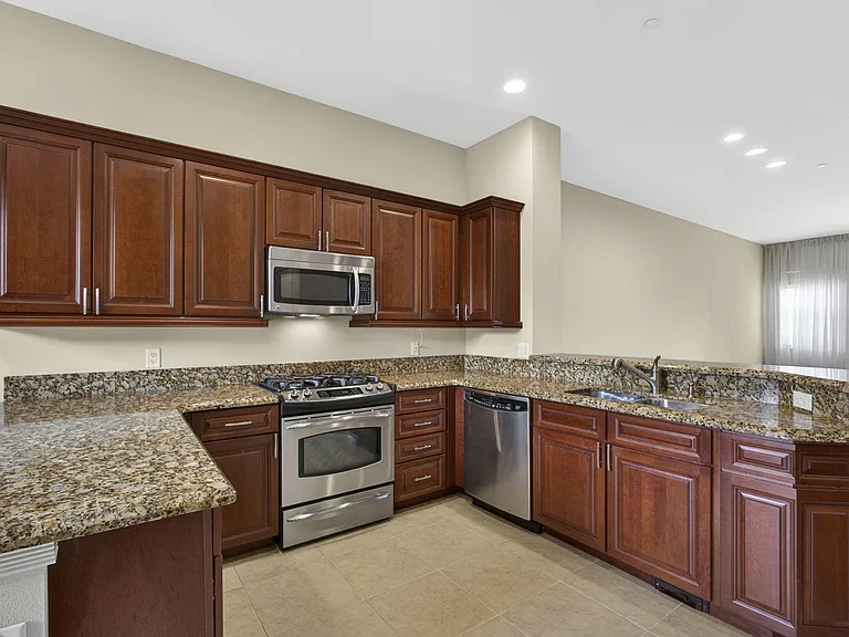 803 Del Sol Cir — Photo 10