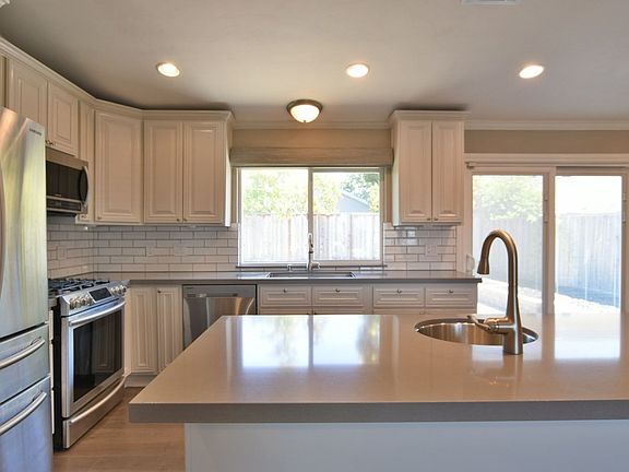 2nd image of 360 Grandpark Cir