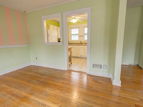 4th image of 301 Parkovash Ave